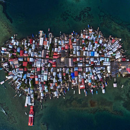 Aerial view of overpopulated Gardi Sugdub, or Crab island, in the San Blas archipelago, Panama. Photo by Lalo de Almeida/Folhapress